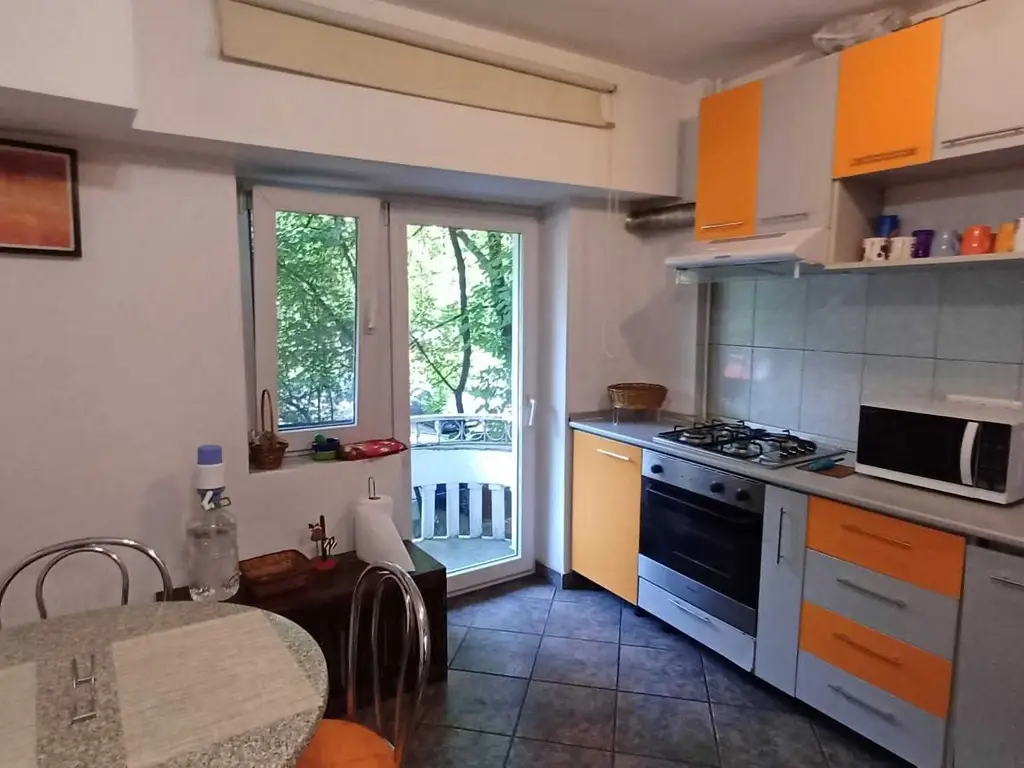 BRASADAS închiriază ap 2 cam etaj 1 Unirii fantani,