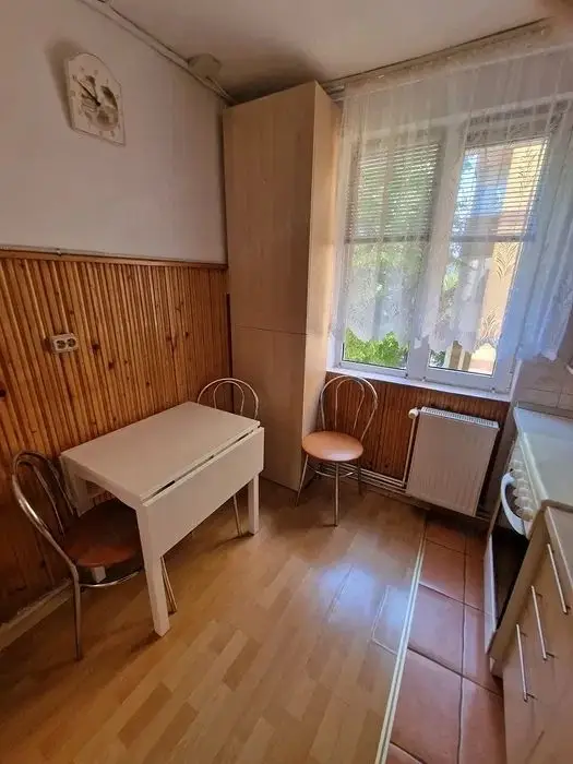Apartament cu 2 camere decomandate, situat în zona Dacia