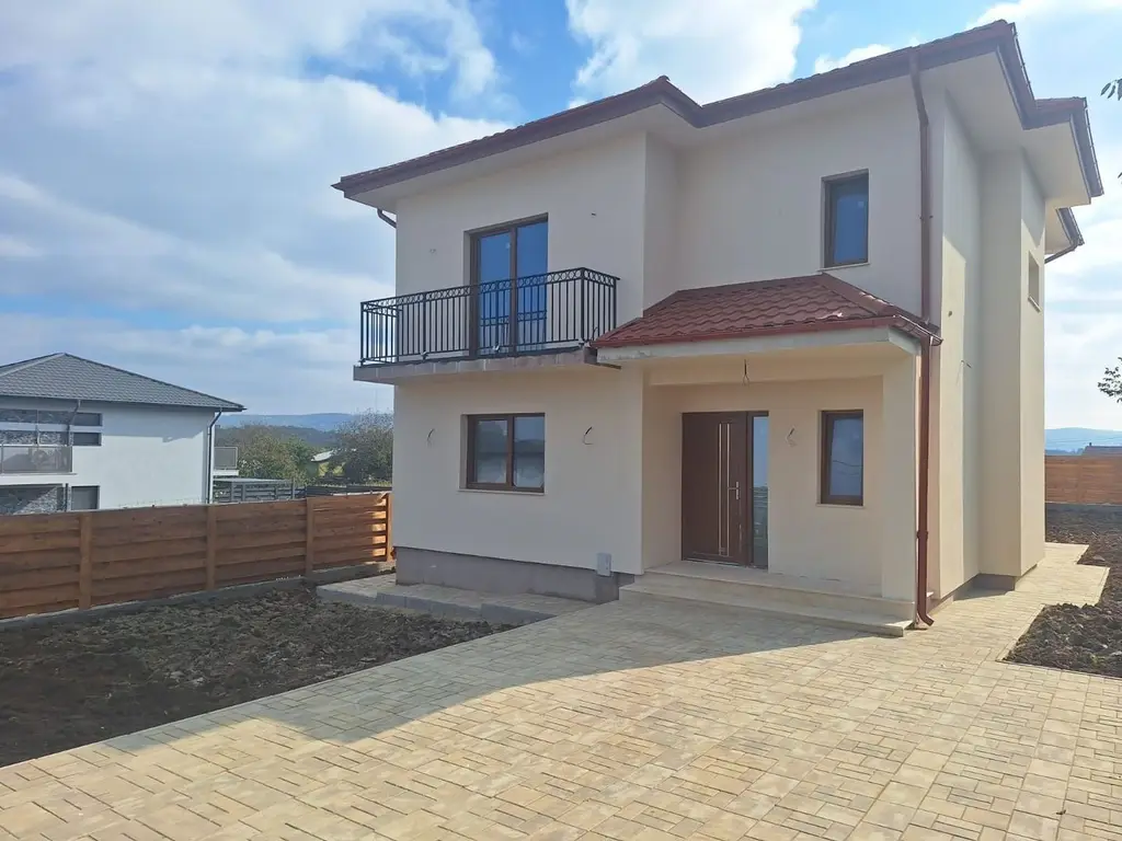 Casa P+E ,140 mp utili,451 mp teren, Hlincea,MUTARE  IMEDIATA.
