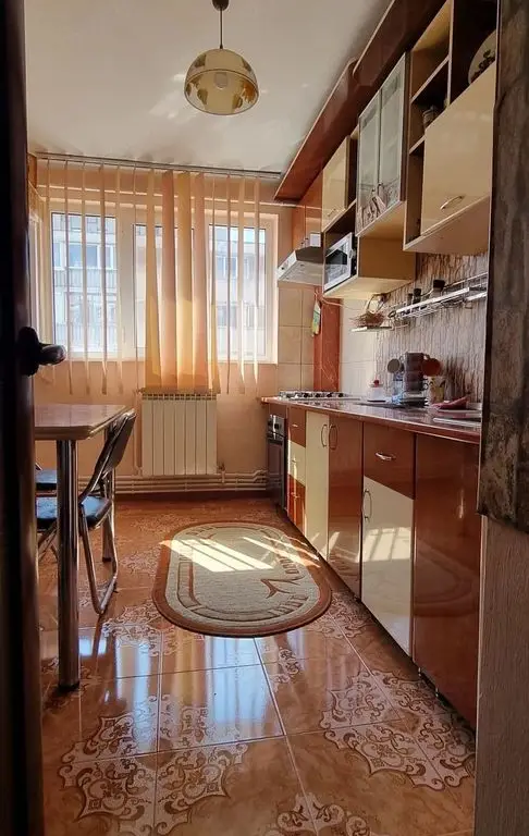 De inchiriat apartament 2 camere, Micro 20, zona 2 Cocosi, et. 6, 1900 lei