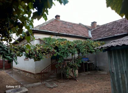 BRASADAS vinde casa 3 cam. zona Unirii teren 550mp.