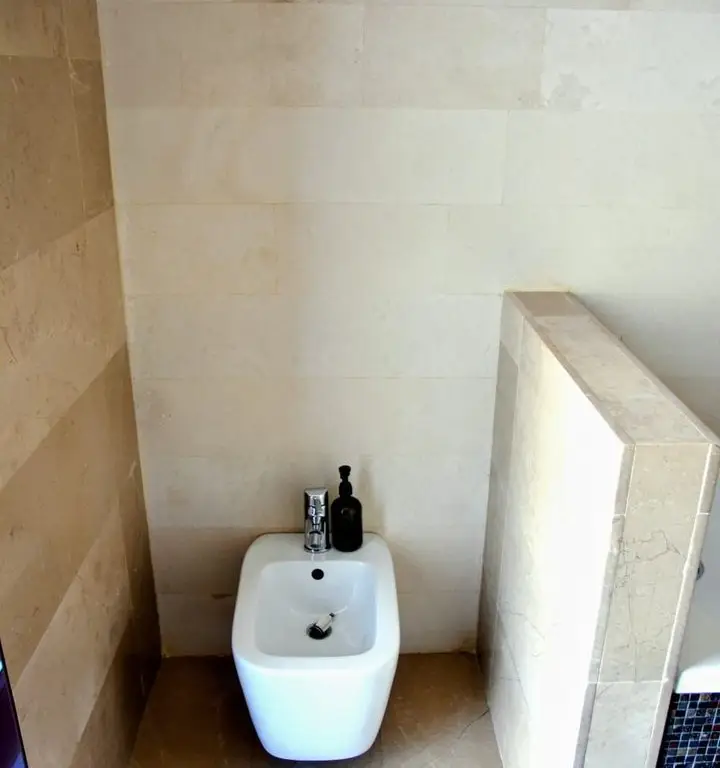 BRASADAS închiriază Ap 4 cam GARAJ Et 3,4/5 ROMANA.
