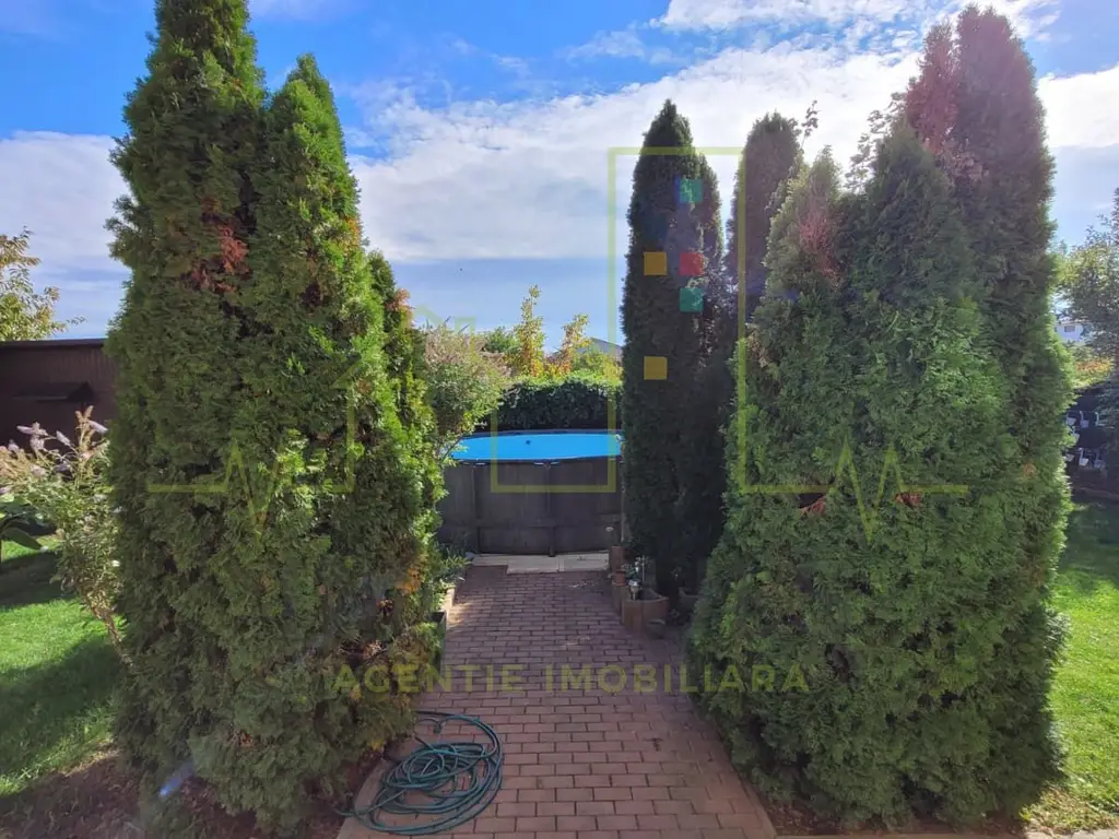 Apartament in vila cu curte mare. Parter.