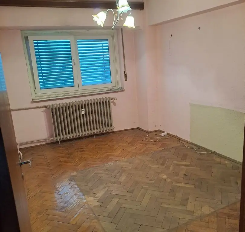 Vand apartament 4 camere