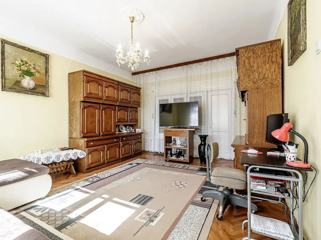 Preț NOU! Casa P+2 în zona centrală Chișineu-Criș