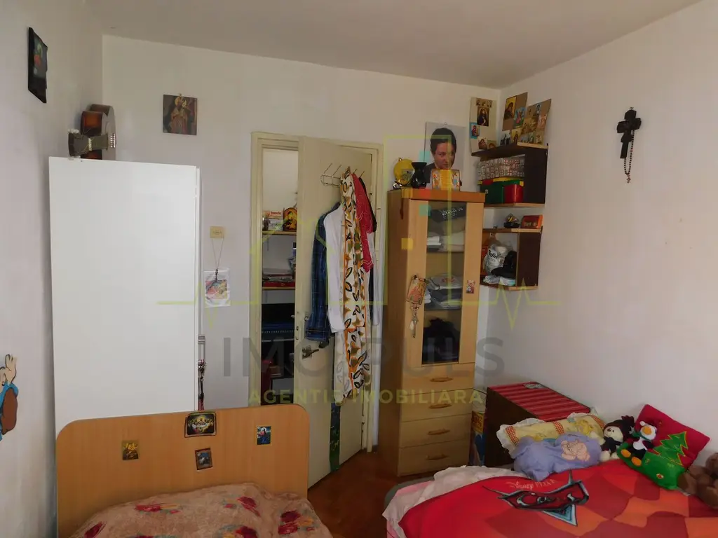 4 camere la pret de 3. Pozitie excelenta.