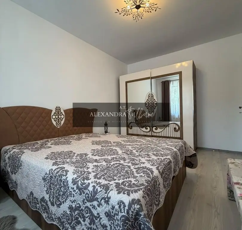 Apartament 3 camere, curte, boxa, parcare, Sub Cetate