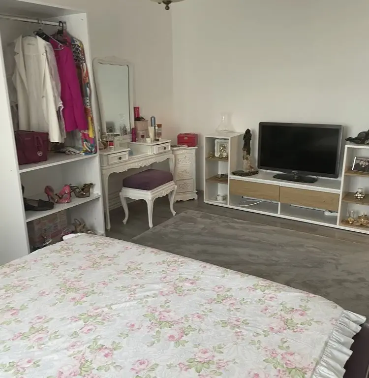 Vand apartament 4 camere