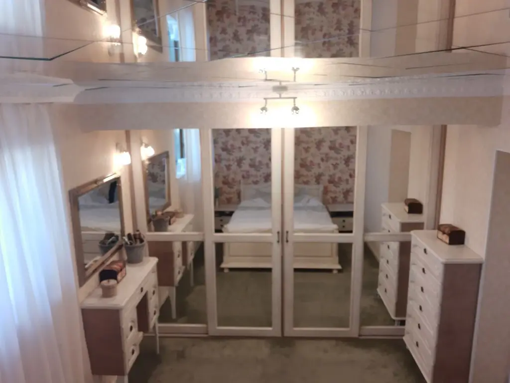 Penthouse cu grădină, beci, magazii, parcare - zona Bucium,