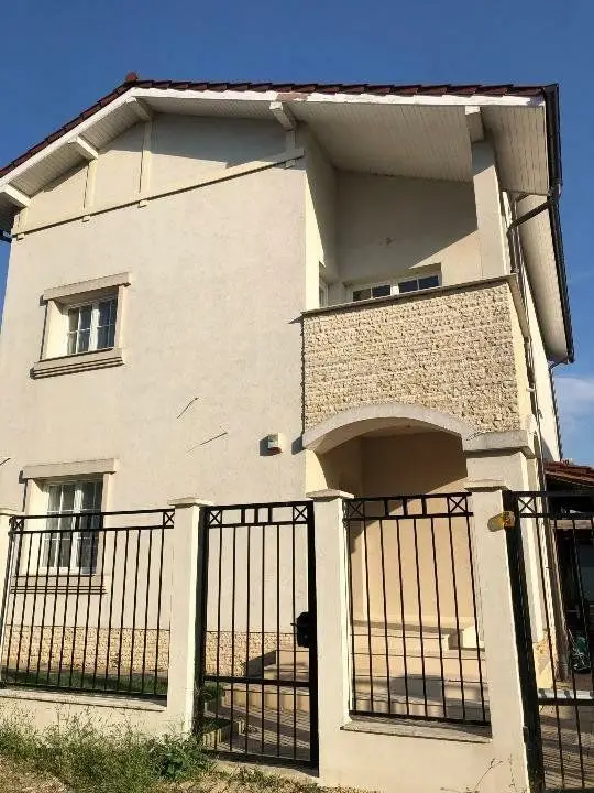 Casa individuala langa lacul Straulesti cu mutare imediata. Direct proprietar
