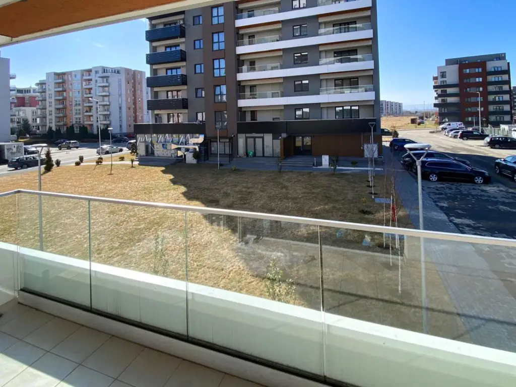 Apartament modern cu 2 camere pereți retractabili terasă parcare și boxă