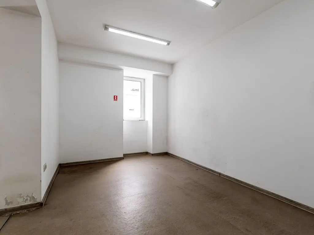 Spațiu comercial cu acces stradal, pe b-dul Decebal, ideal investiție