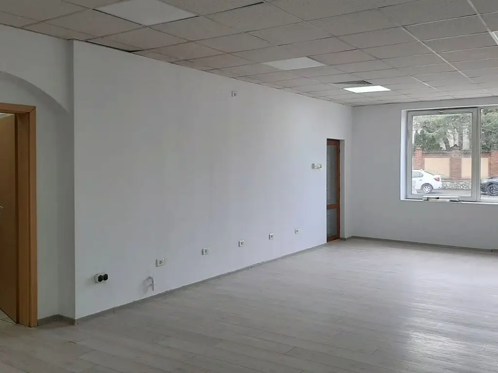 Spațiu comercial de închiriat 62 mp zona Bartolomeu Str Lungă