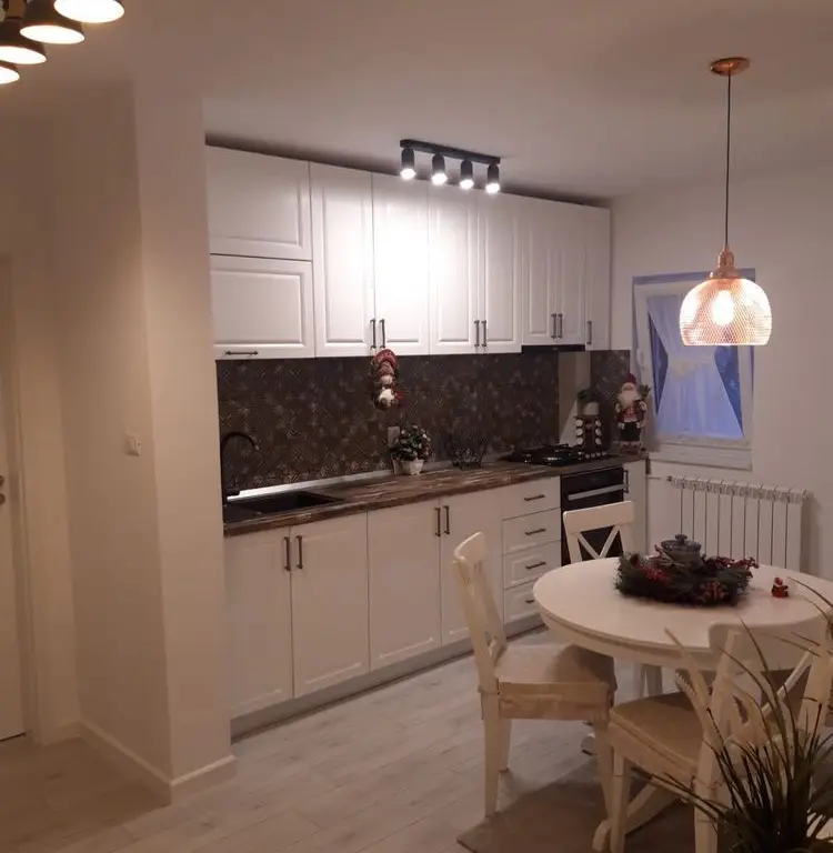 Vand apartament zona Razoare (mobilat, utilat premium)
