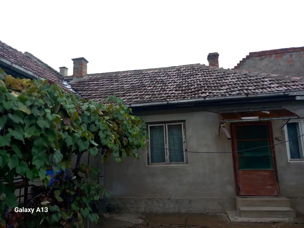 BRASADAS vinde casa 3 cam. zona Unirii teren 550mp.