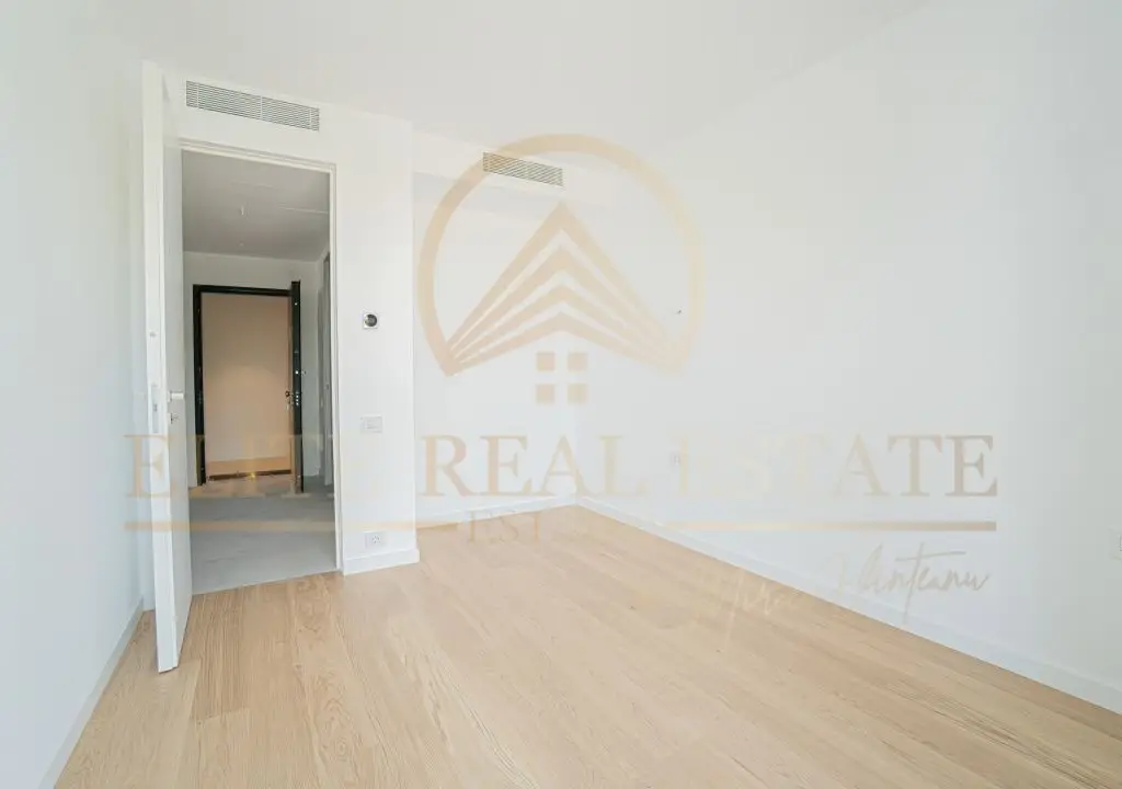 Stațiunea Mamaia - Vânzare apartament cu 4 camere, 3 bai cu vedere la mare.