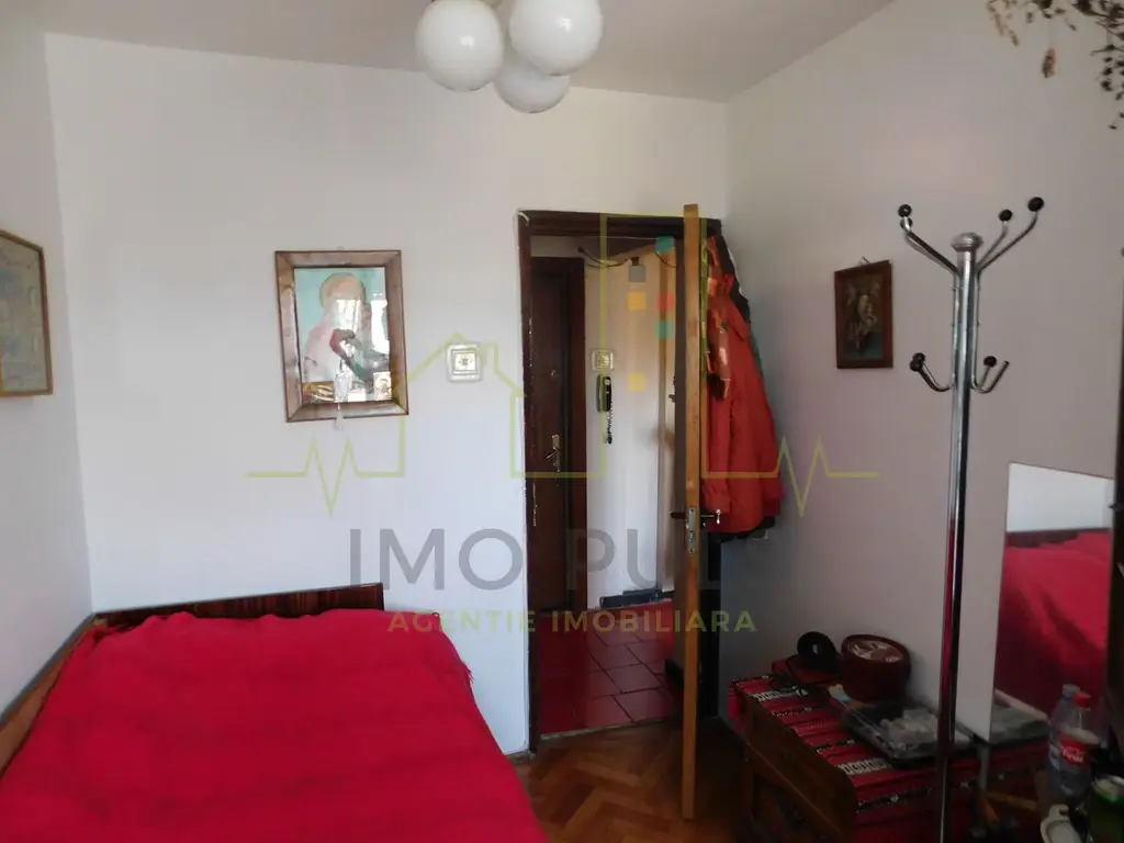 4 camere la pret de 3. Pozitie excelenta.