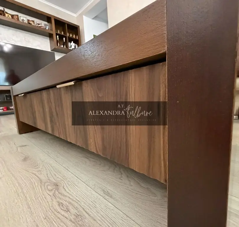 Apartament 3 camere, curte, boxa, parcare, Sub Cetate