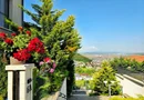 Casă modernă de vânzare, curte, 6 camere, parcare, Zona Vivo, Florești