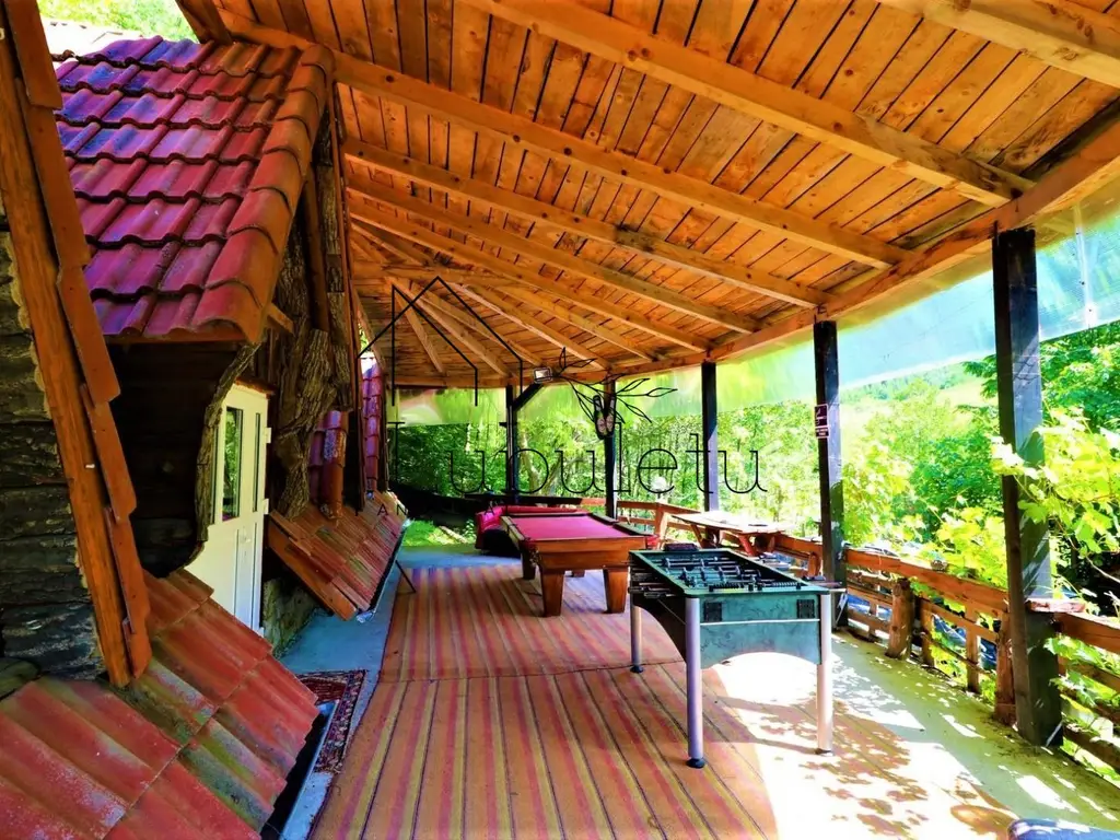 Pensiune de vânzare | 400 MPU | 10 Camere | Rasinari - Curmatura