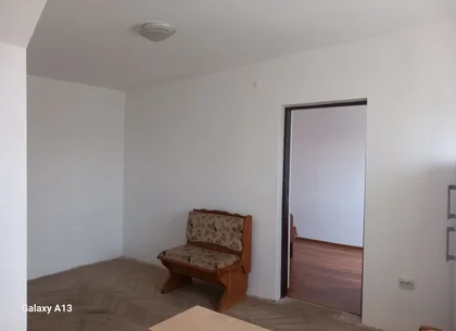 BRASADAS vinde ap 2 cam 33mp CARAMIDA la etajul 4 în Micro 14.
