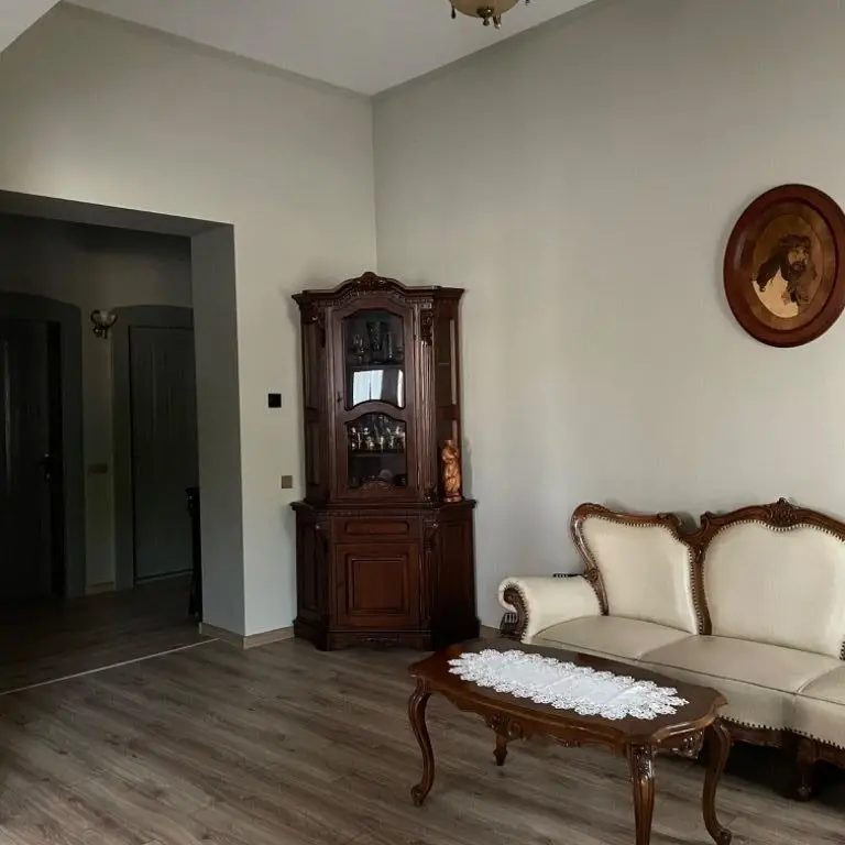 BRASADAS vinde casa cu 3 dormitoare in zona Titulescu.