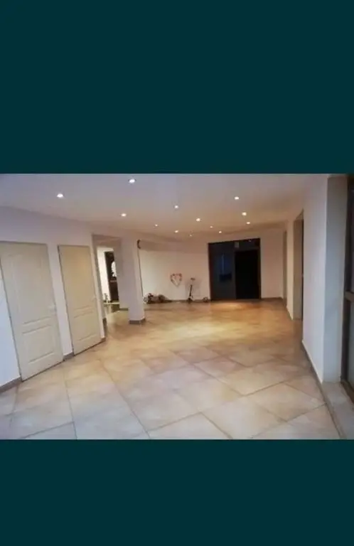 De vanzare casa 330 mp