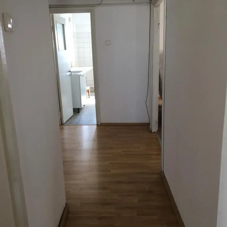 Apartament 4 camere, la 2 minute de Mega Mall, pret 99000 , particular