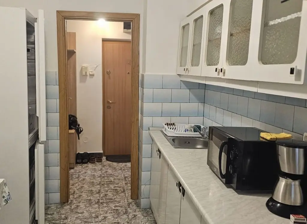 De inchiriat apartament cu 2 camere, etaj 4/4 Piata Centrala, 360 euro