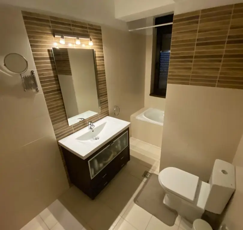 Inchiriere apartament 3 camere zona Mall Vitan