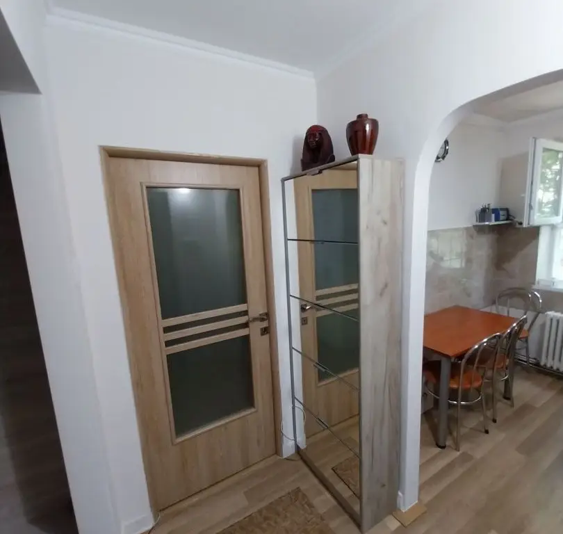 BRASADAS vinde ap 2 cam et.1/4 mobilat utilat cu garaj.