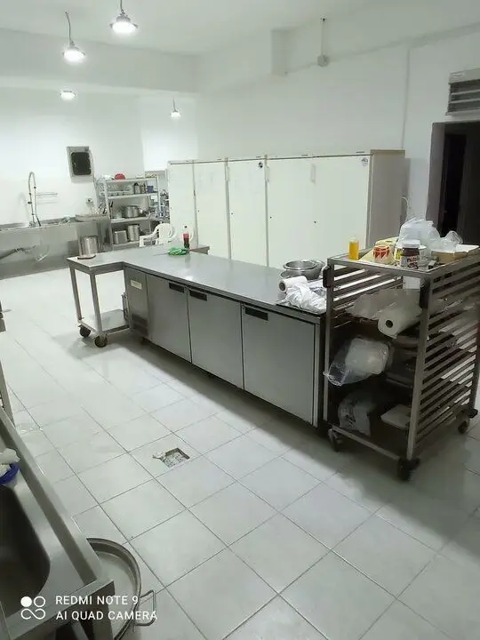 Vand bloc Bucurestii Noi,Sector 1,pretabil mega gradinita,azil,clinica ,birouri