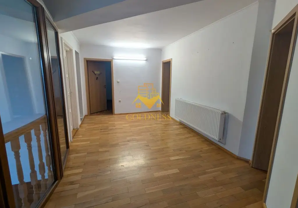 Casa/Spatiu de birou,Andrei Muresanu, 9 Camere,10 Parcari,Curte 2000mp
