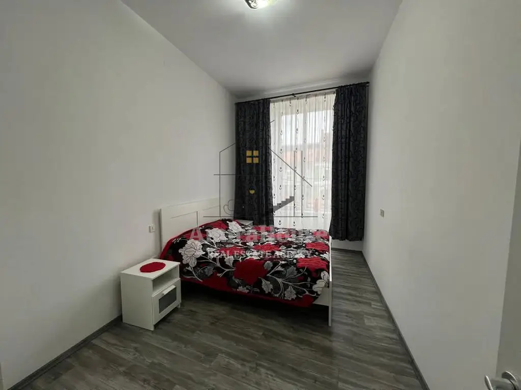 Apartament 3 camere, finisat, 75 mp si pod mansardabil, Bulevardul Eroilor