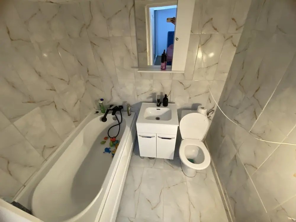Vând apartament