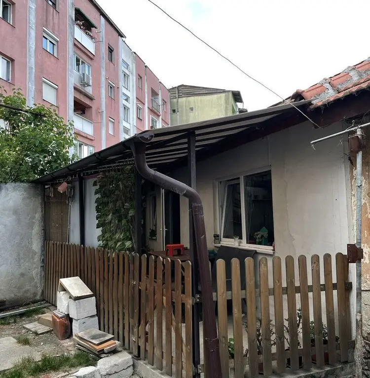 BRASADAS vinde ap 4 cam spațios cu anexe, 103 mp. Botizului.