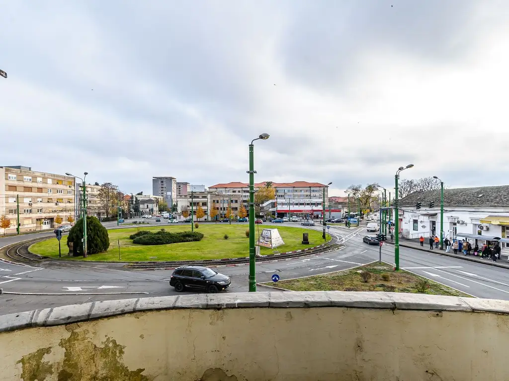 VÂNDUT! Apartament 4 camere, etaj 1, în Palatul Steiner, Arad
