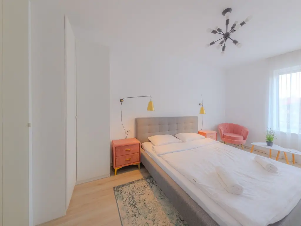 Apartament 3 camere, ultracentral, Oradea. 287 000 E. Comision 0