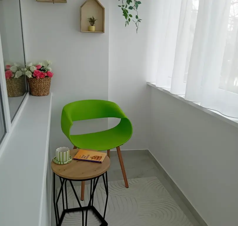 Vanzare - apartament cu 3 camere, Micro 16, renovat, mobilat nou