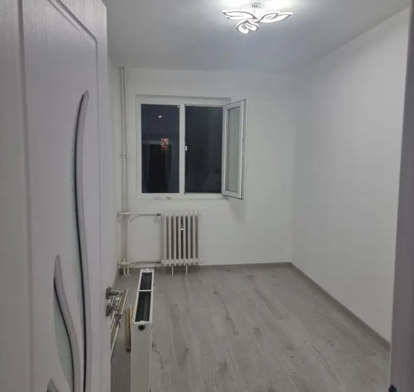 Vand apartament 3 camere