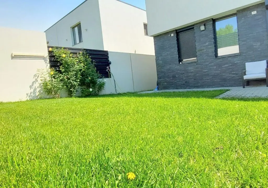 De vânzare casă premium tip duplex, vedere spre Lacul Brates, comision 0%