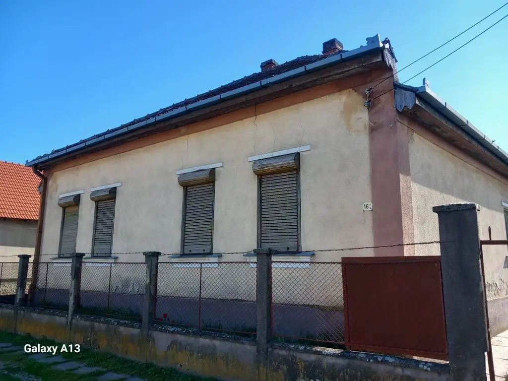 Ag EUROPA vinde casa cu 4 camere si teren de 60 ari in Ambud.