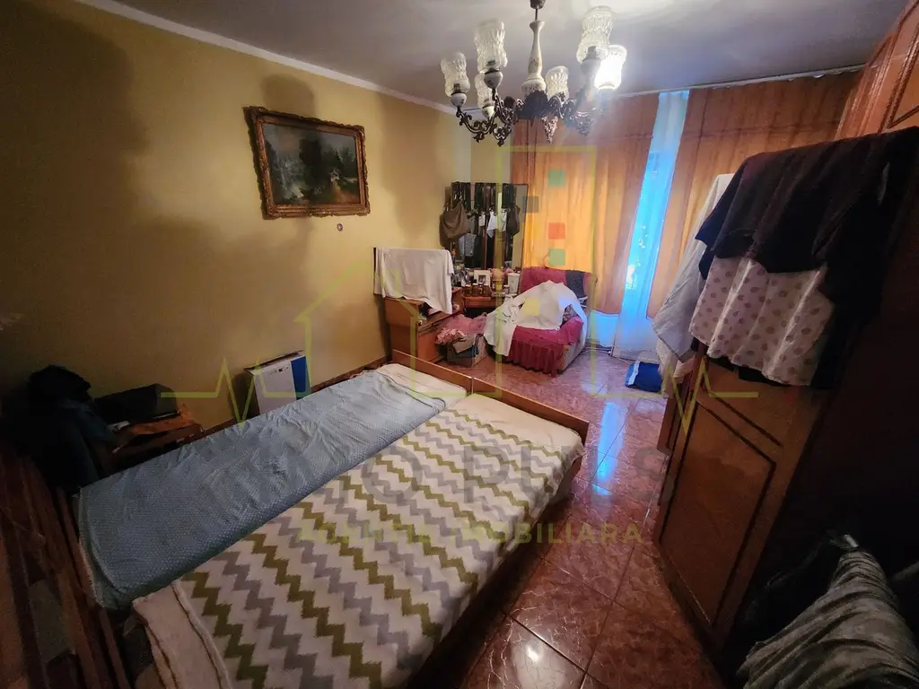 Casa individuala. Foarte pretabila de afacere. SAD la parter si intrare separata