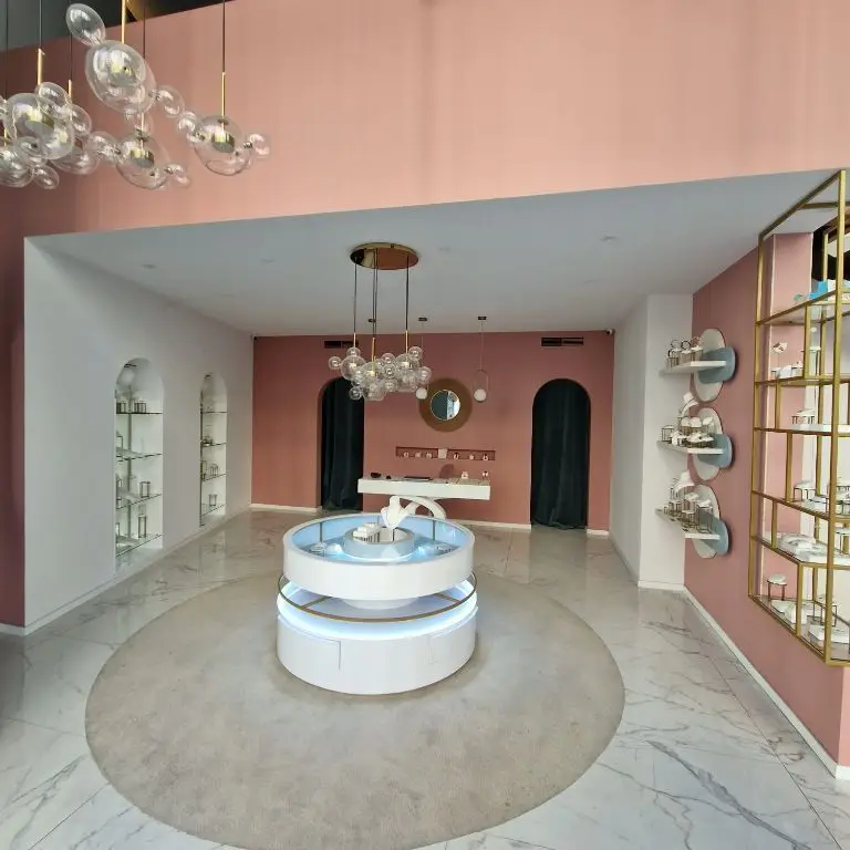 Spațiu Comercial 113mp,Chiriaș 2900€/lună,7 min de Victoriei,Proprieta