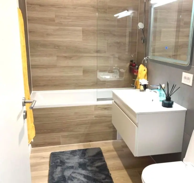 Apartament de lux 2 camere Zona Coresi Kasper 2 locuri de parcare boxă
