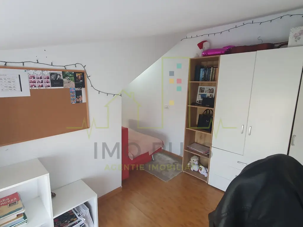 Apartament pe doua nivele cu scara interioara