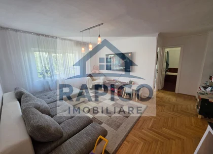 Vand apartament cu 4 camere aproape de centru