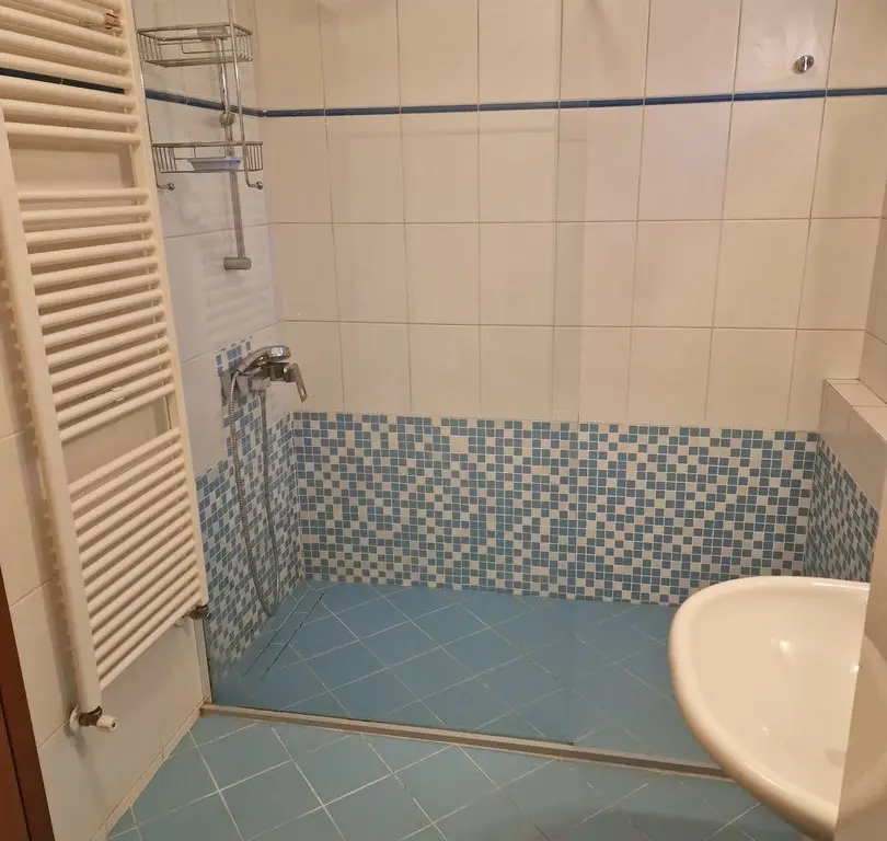 Ag BRASADAS închiriază ap 2 cam 86mp Etaj 2/3 zona ROMANA.
