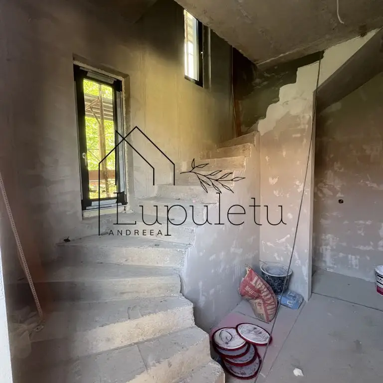 Proprietate unică D+P+E+M, Complet Renovată în 2025 | V.Aaron |