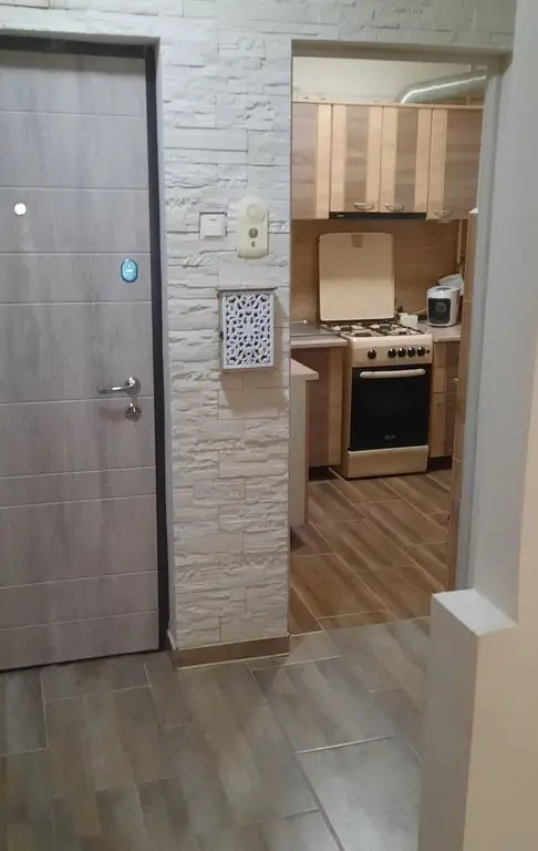 Ag BRASADAS vinde apt 3 camere Carpati 1 PARTER.
